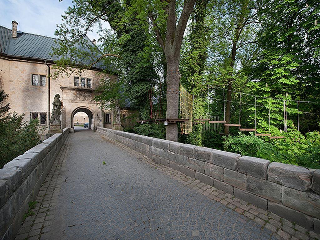 Ea Zamecky Hotel Hrubá Skála Exterior foto
