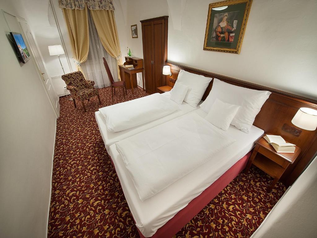 Ea Zamecky Hotel Hrubá Skála Exterior foto